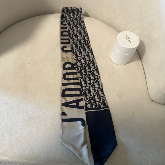 Christian Dior- Blue and White Patterned Silk Bandeau - Picture 1 of 2